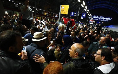 Austria to lift measures that let migrants in