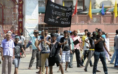 Nepal violence continues day after adoption of new constitution