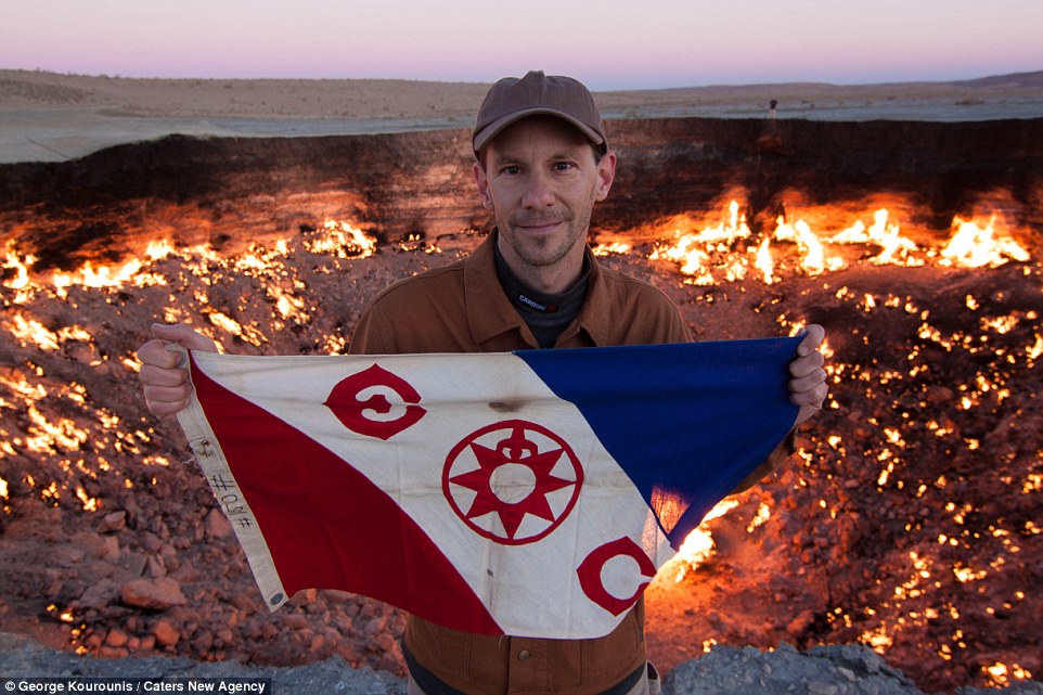Photo: ©George Kourounis 285E4C7200000578-3070043-Explorer_George_Kourounis_holds_an_Explorers_Club_flag_in_front_-a-36_1430954368793