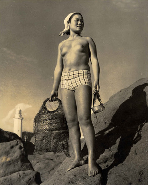 Бір құрбысы досының аузына сіресіп алды.