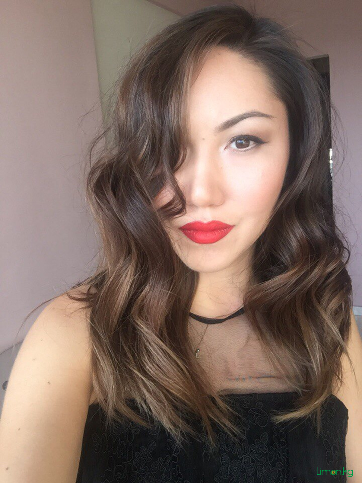 үйде жалаңаш жетілген әйелдер