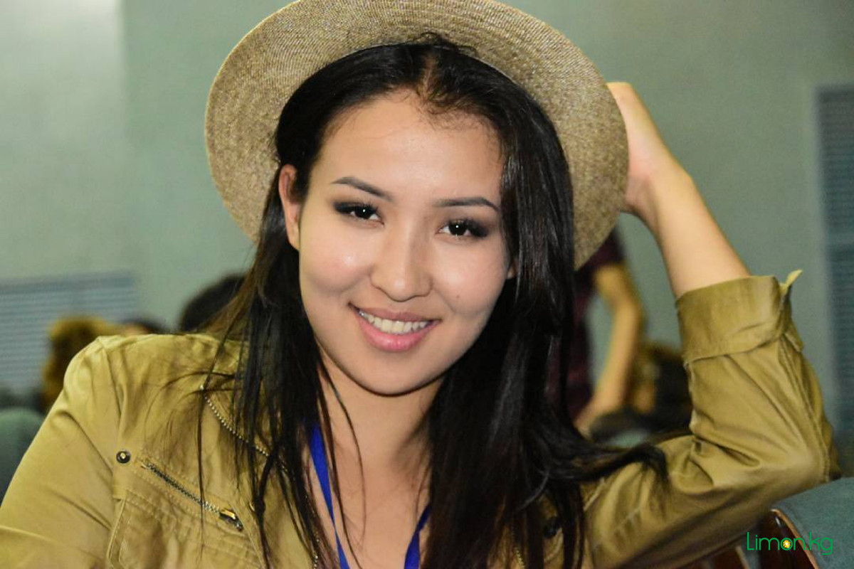 Анальды жыпылықтау Емізік жынысын тістеңіз