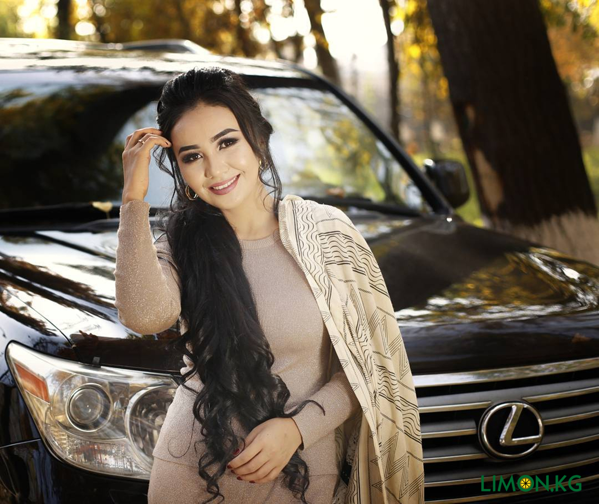 40 жастан асқан еркектерге арналған ресейлік жеке порно Сексуалды қыз оның бүкіл анусын ашуландырды