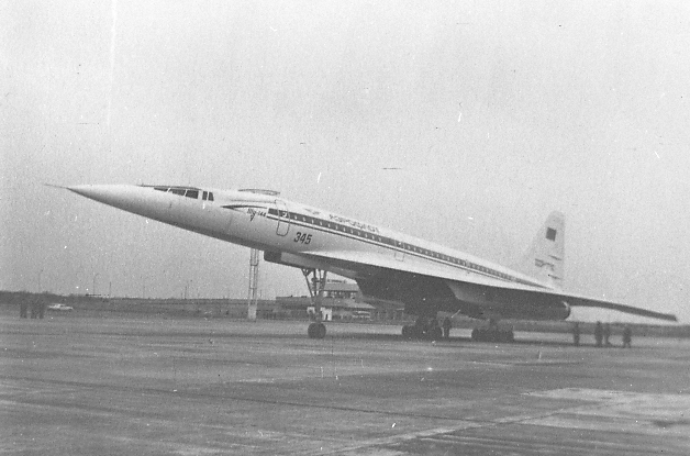 Сверхзвуковой самолет Ту-144 в аэропорту «Манас», 1980 г.