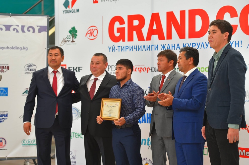 Квартира для Иззата Артыкова