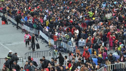 Thousands-stranded-at-China-railway-station-jpg