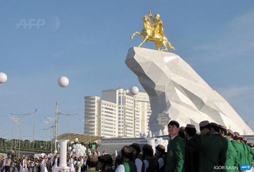 CF1ts4QWgAAJHJ3.jpg:large