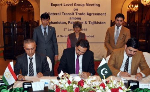 816775-seccommercew_signingtrilateraltransittradephotopid-1420319612-133-640x480