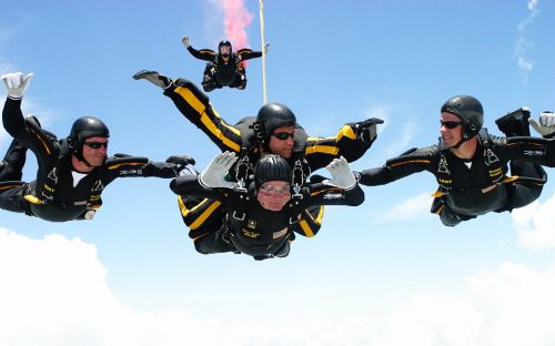 George-H.W.-Bush-skydiving-90th-birthday-ftr