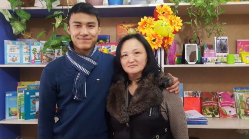 Гулсара Сутуева с сыном