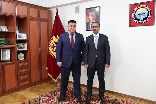 Министр сельского хозяйства Нурбек Мурашев и посол Катара Абдулла бин Ахмед Аль-Суети