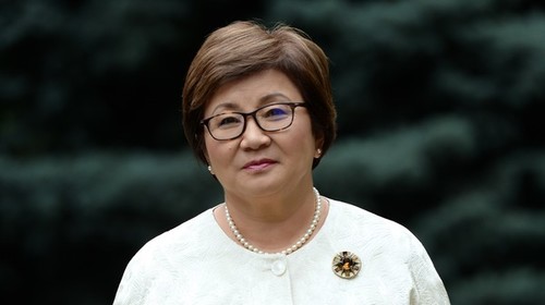 роза отунбаева