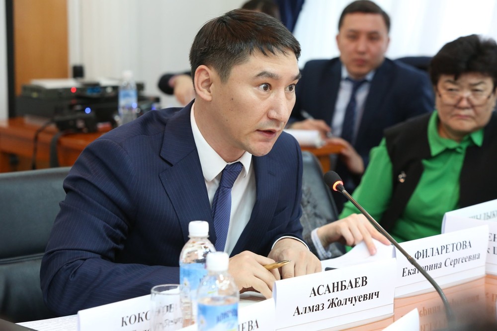 Советник министра иностранных дел Алмаз Асанбаев