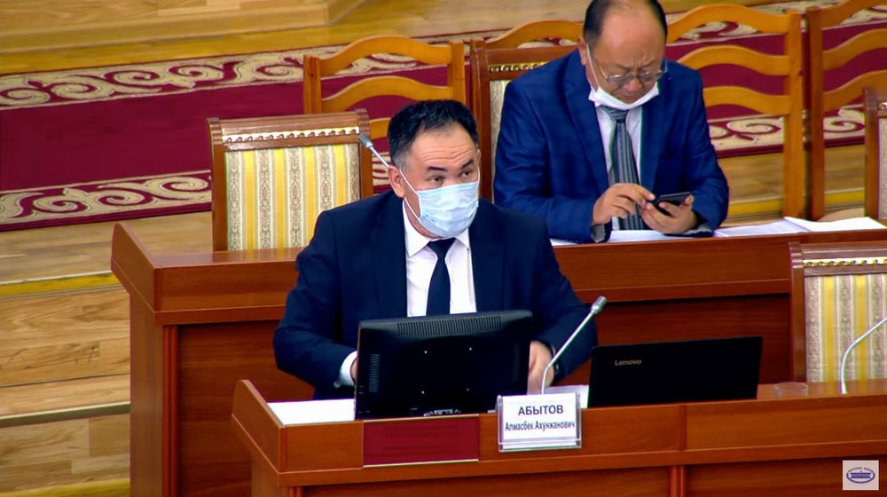 Представитель президента и кабмина в парламенте Алмасбек Абытов
