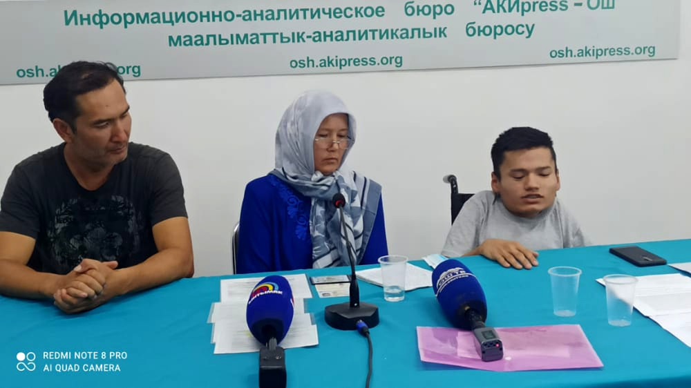 Мухабатхан Алимова с сыном