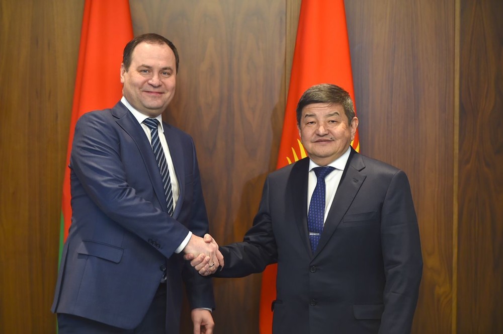 Премьер-министр Беларуси Роман Головченко и глава Кабмина Кыргызстана Акылбек Жапаров