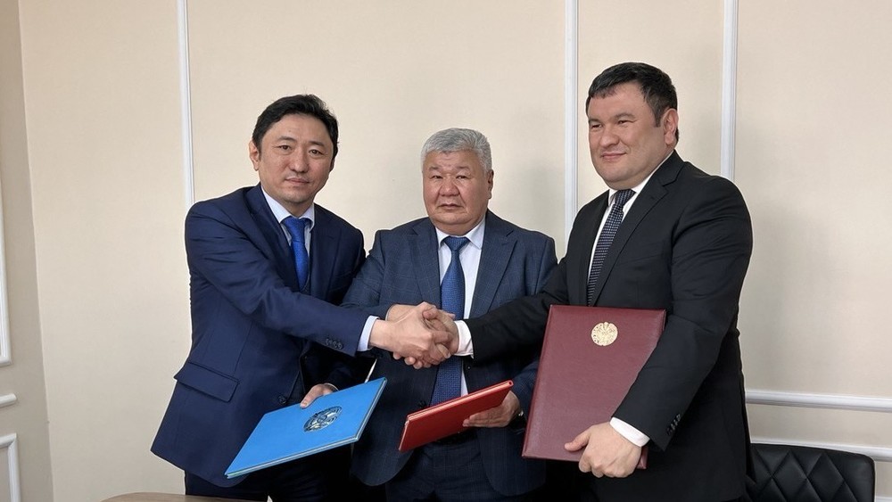 (слева-направо) Болат Акчулаков, Таалайбек Ибраев, Журабек Мирзамахмудов