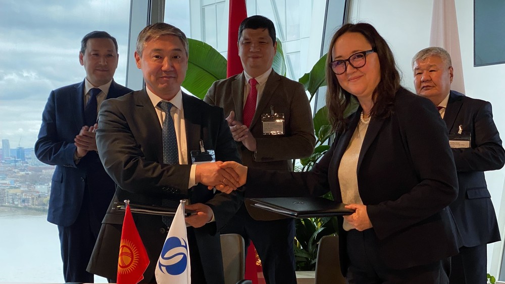 (слева-направо) Улан Джусупов, Алмаз Бакетаев, Айбек Джунушалиев, Аида Ситдикова, Таалайбек Ибраев