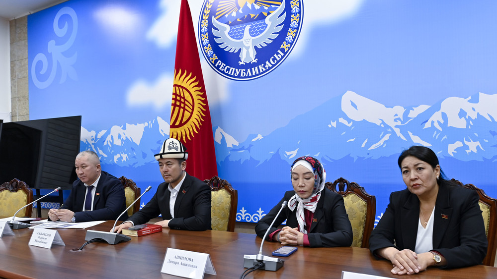 члены фракции Ыйман Нуру