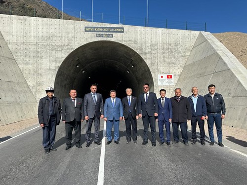 Акылбек Жапаров поручил Минтрансу построить на перевале Тоо-Ашуу смотровую площадку &mdash; Tazabek