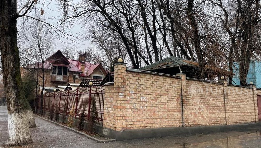 «Курманбек» стадионунун четиндеги кафе