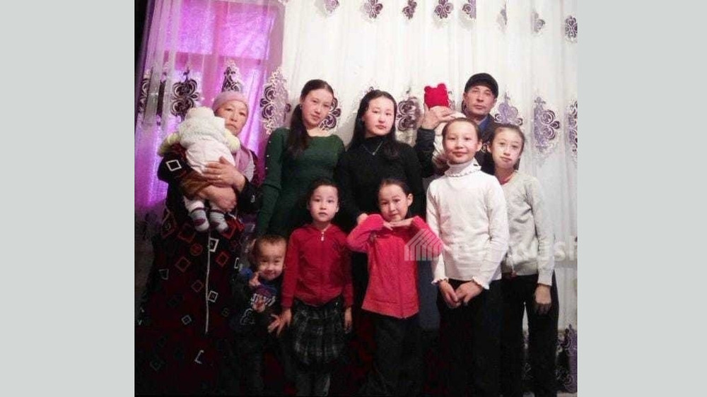 Салтанат Абашова с мужем и детьми