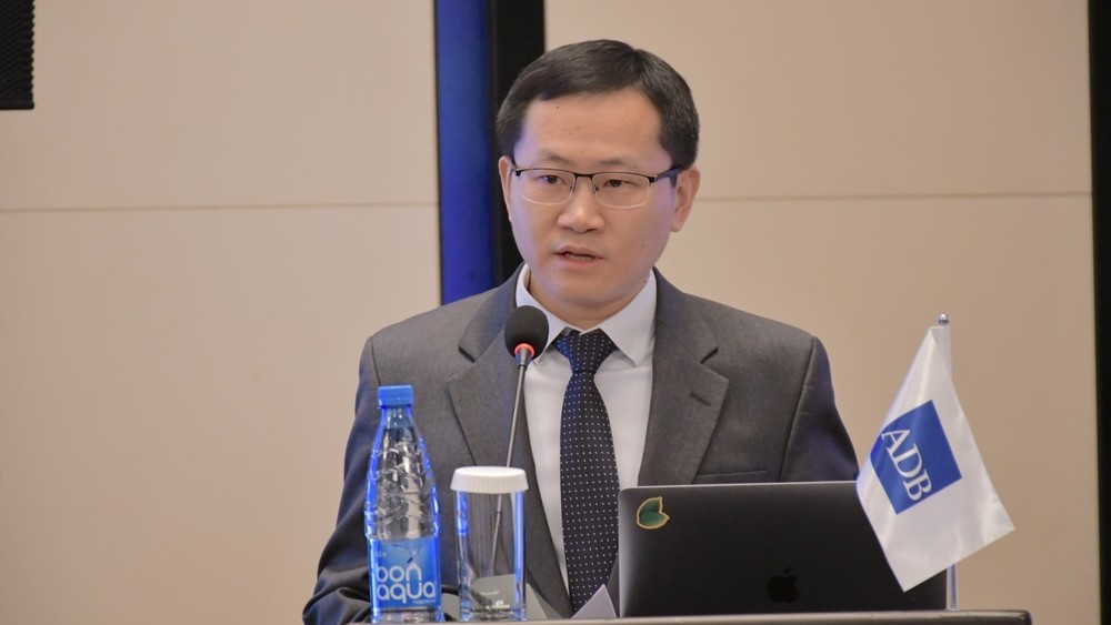 директор постоянного представительства АБР в КР Чжэн Ву