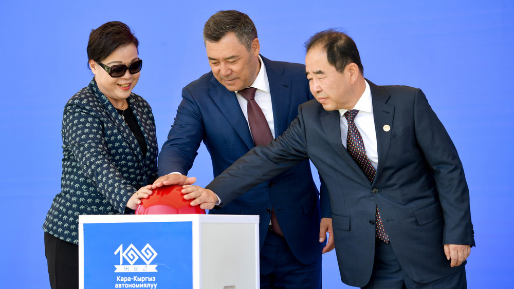 Садыр Жапаров, Ду Дэвень, Чжан Футань