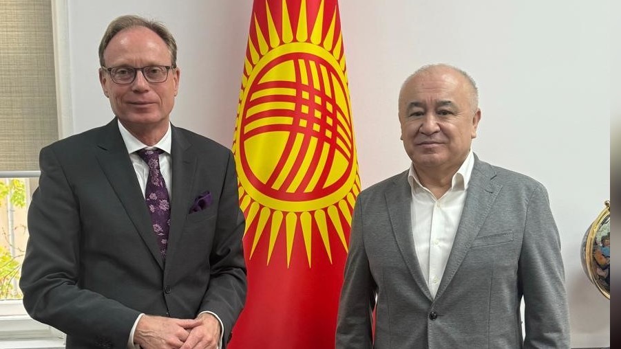 Йохен Шульте, Омурбек Текебаев