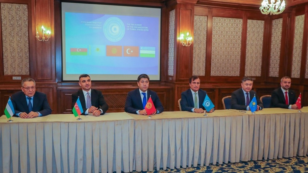 (слева-направо) М.Нурмуратов, Т.Кязымов, М.Тургунбаев, О.Коджаман, Т.Сулейменов, Ф.Карахан