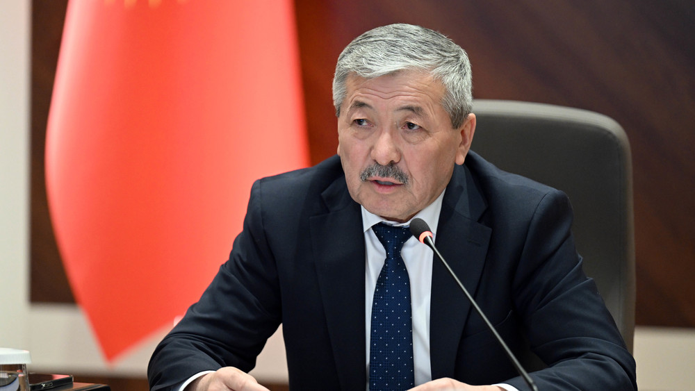 председатель кабмина Адылбек Касымалиев