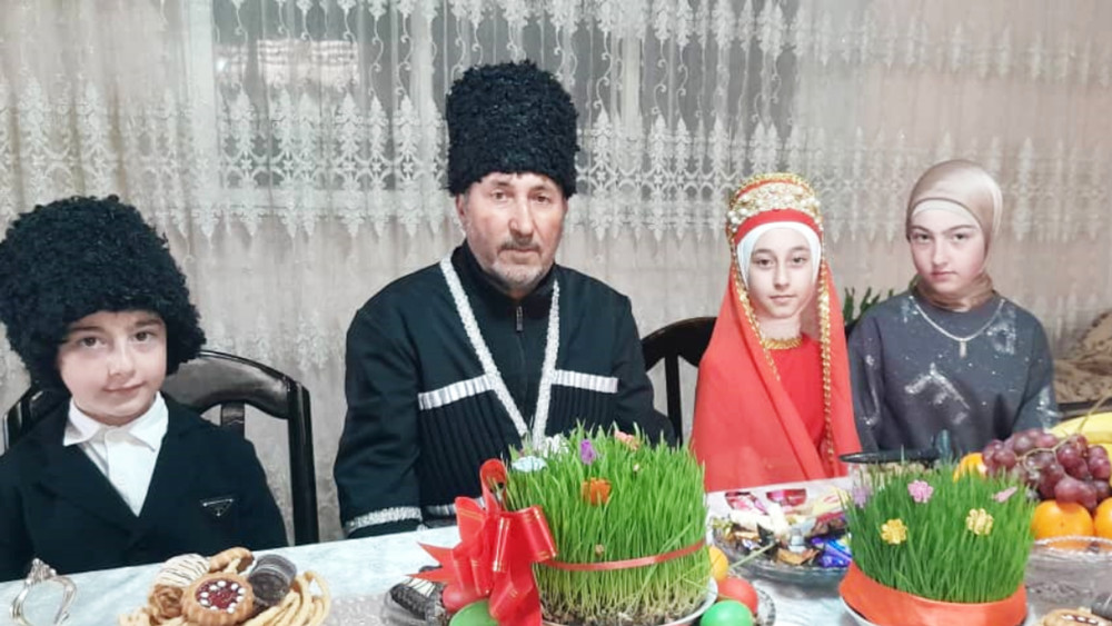 Асиф Оглы Талыбов с детьми