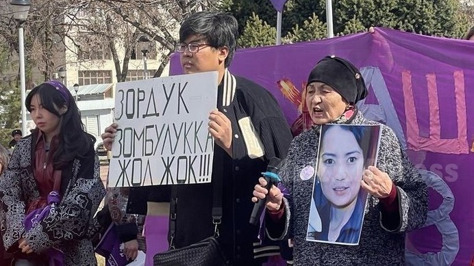 Фото с марша в поддержку прав женщин