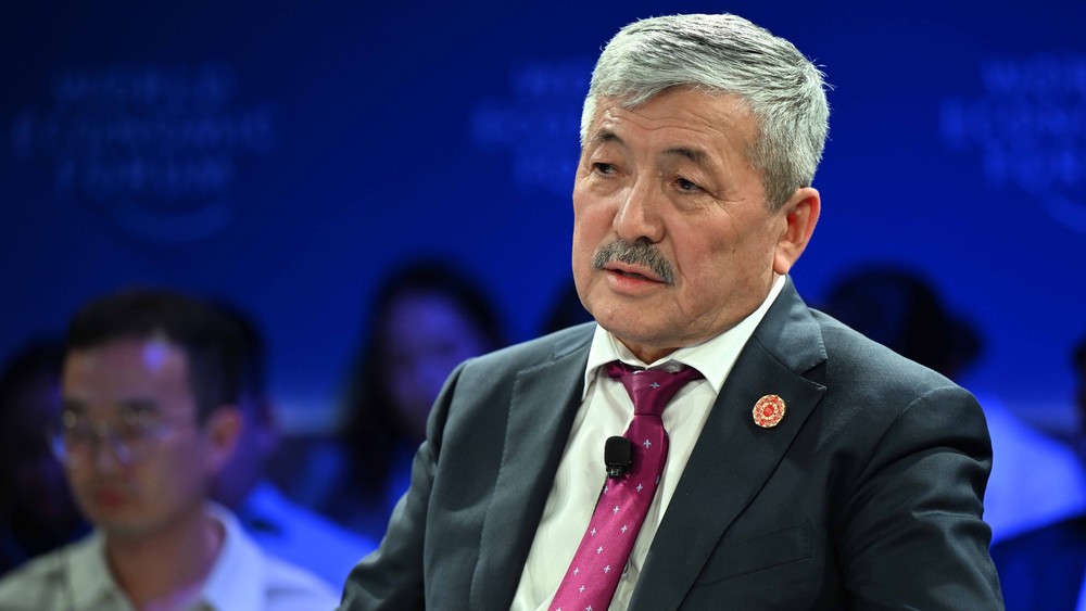 Глава Кабмина Адылбек Касымалиев,