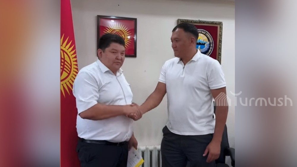 Тимур Жумалиев справа