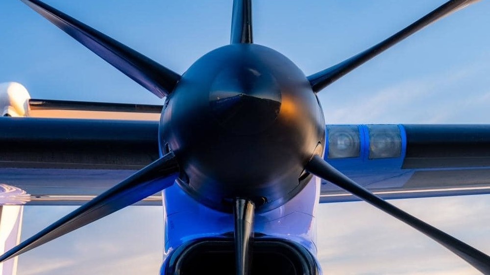 Самолет Bombardier Dash 8 Q400