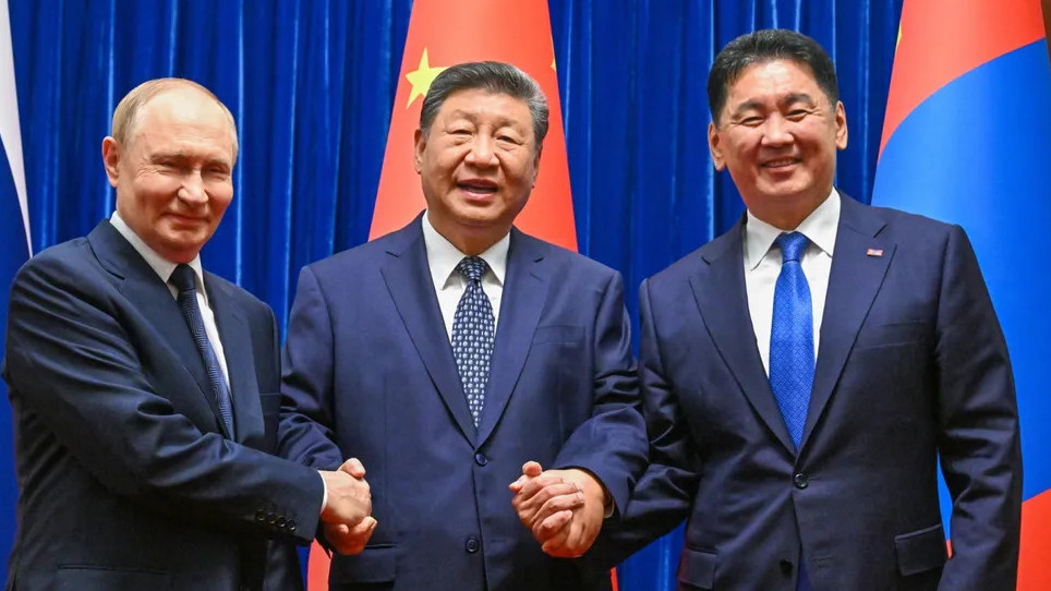 Владимир Путин, Си Цзиньпин, Ухнаагийн Хурэлсух (из издания Meduza)