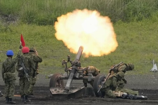 The Japan Ground Self-Defense Force conducts an annual live-fire artillery drill at its Higashifuji training site near Mt. Fuji in Shizuoka Prefecture, central Japan, on June 8, 2025. (Kyodo)