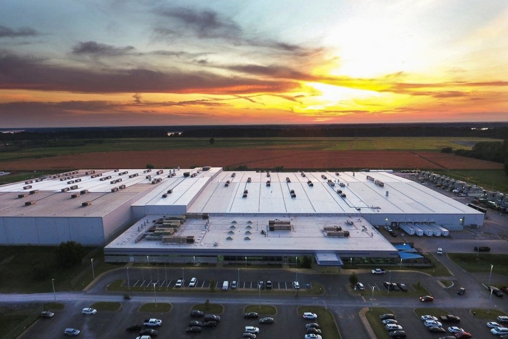 Иллюстративное фото (кластер Colossus для обучения ИИ в США)