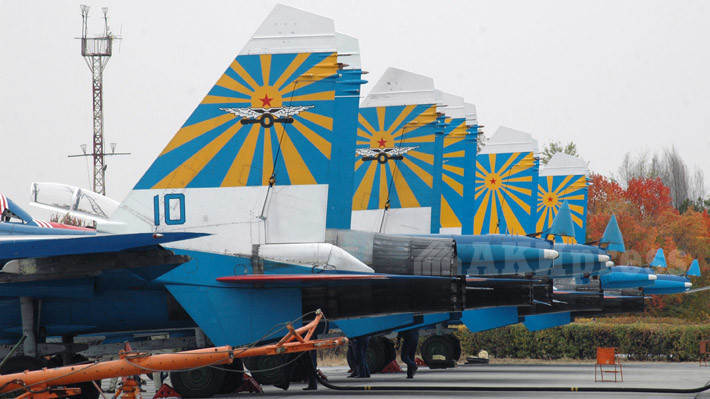 Истребители Су-27 на авиабазе в Канте