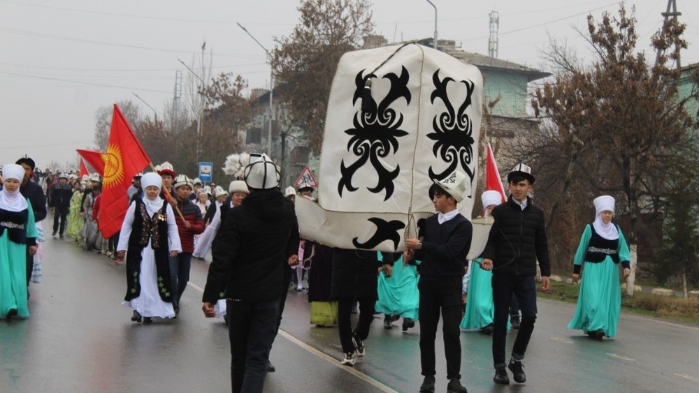 Огромный калпак в Кызыл-Кие