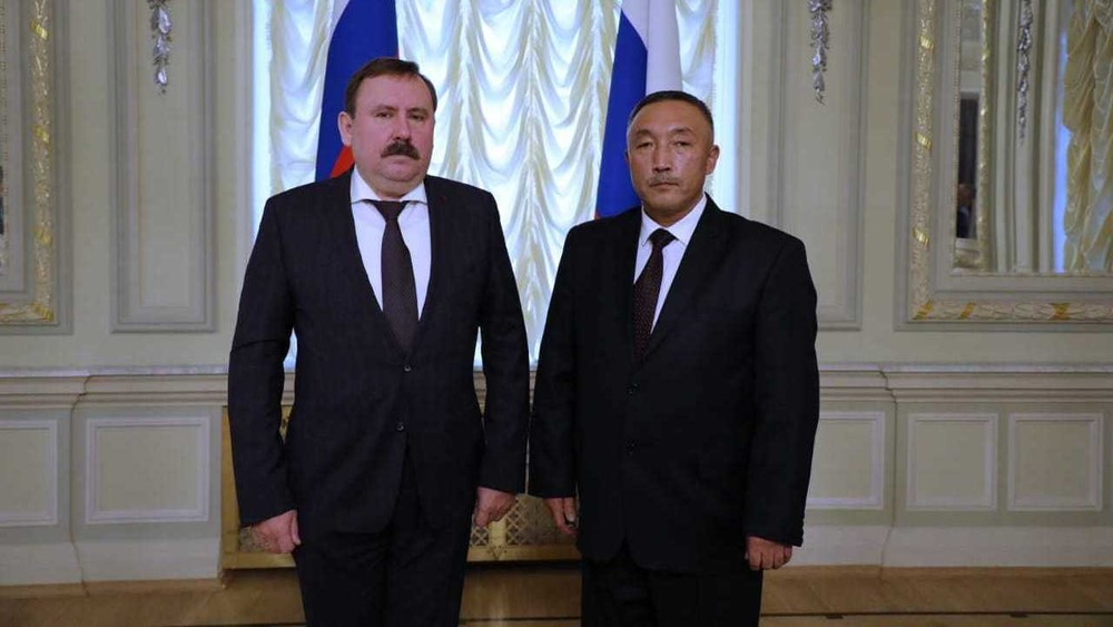 Глава ФСИН Александр Калашников и глава СИН Аскат Эгембердиев