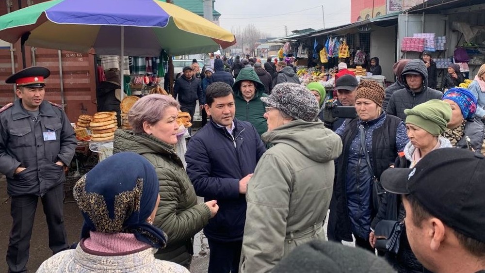 (в центре) заведующий Чуйским областным отделом САР Сагындык Маматоморов