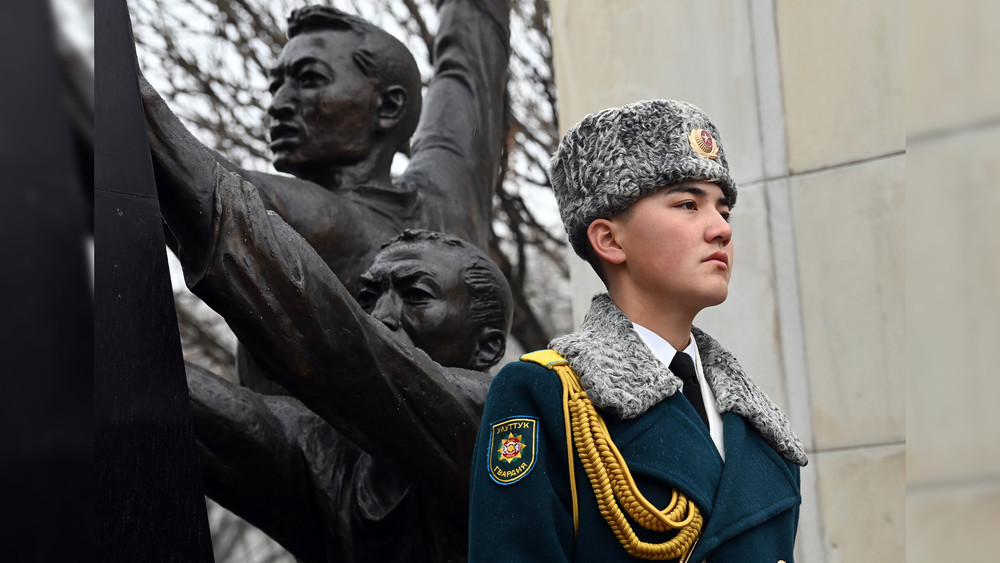 Монумент памяти погибших за свободу народа во время Аксыйских событий 2002 года и Апрельских событий 2010 года.
