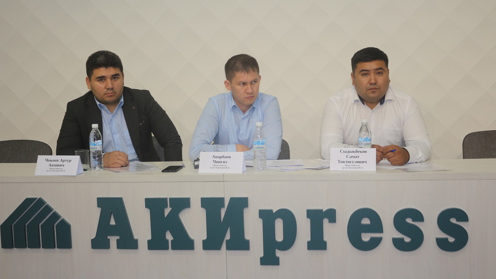 (слева-направо) Артур Чокоев, Чингиз Абдраев, Самат Сыдыкбеков