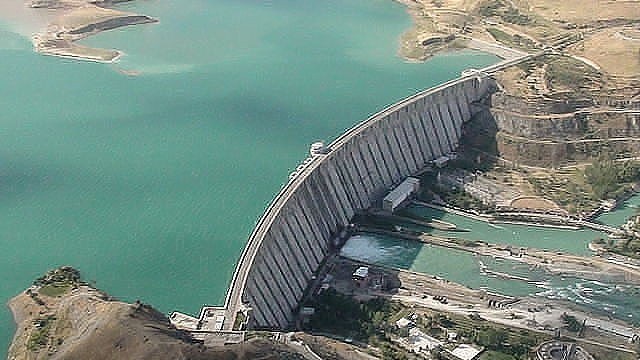 Плотина Кемпир-Абадского водохранилища