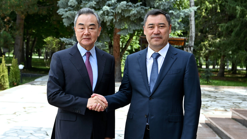 Ван И и Садыр Жапаров