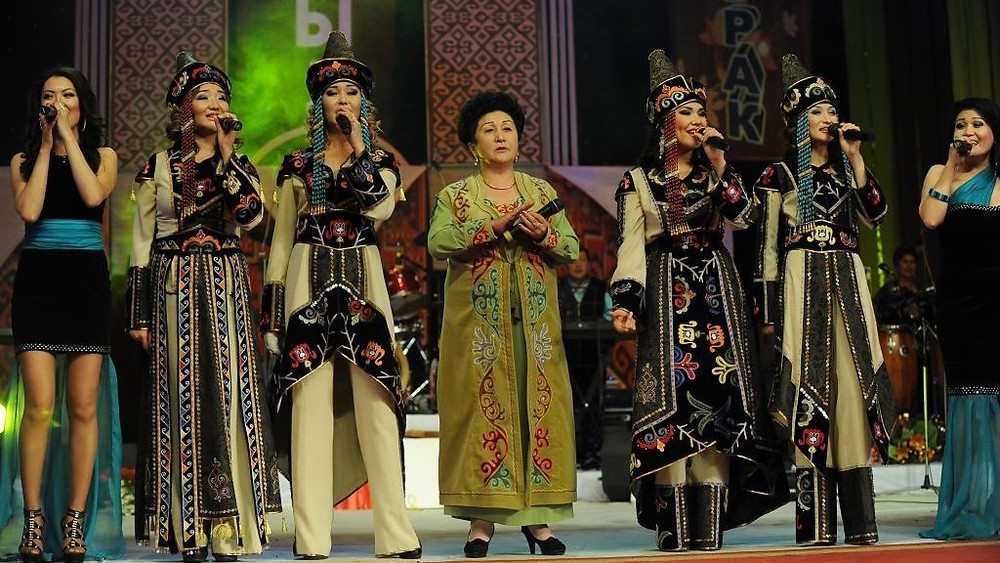 Группа «Кыз Бурак» и Гульшайыр Садыбакасова