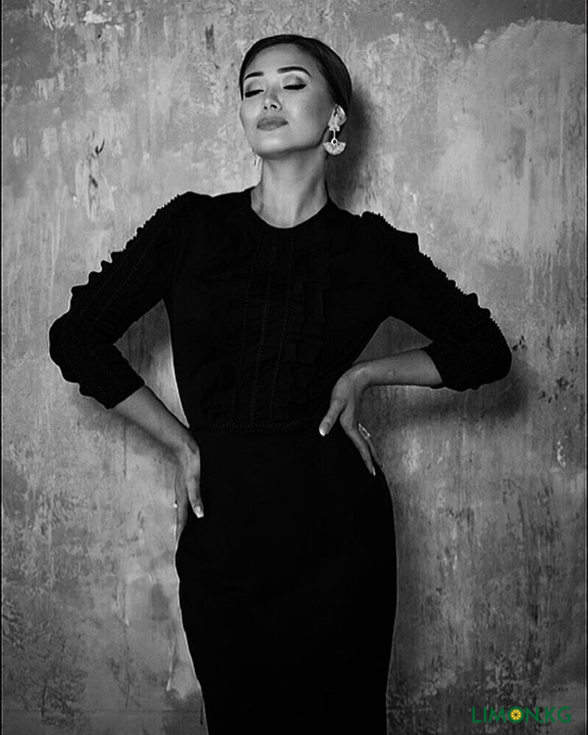 Рокер қыздың порно фотосы