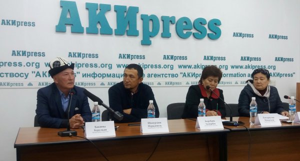 Продавцы рынка &laquo;Сары Озон&raquo;: Администрация рынка &laquo;Дыйкан&raquo; угрожает продавцам и опечатывает торговые места &mdash; Tazabek